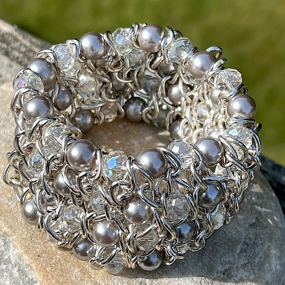 🩶 Pearl and Aurora Borealis AB Chain Stretch Bracelet - Picture 3 of 5